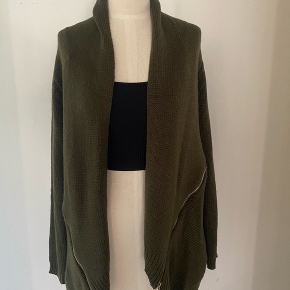 LF Open Hi Lo Cardigan with Gold Zipper Detail - Picture 7 of 7